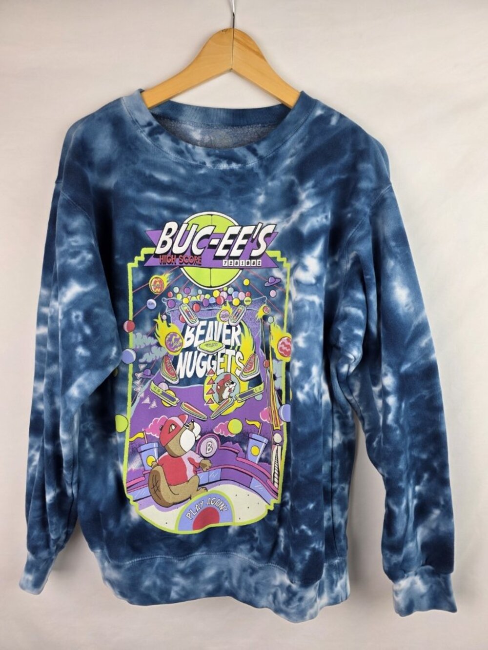 Buc-ees Sweatshirt Adult Size Medium Blue Tie Dye Pinball Arcade Bucees Beaver